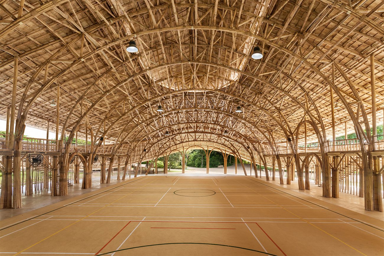 Escuela en Tailandia hecha de bambú y materiales naturales