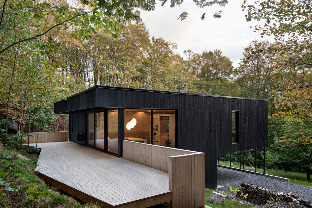 Villa in legno nella foresta