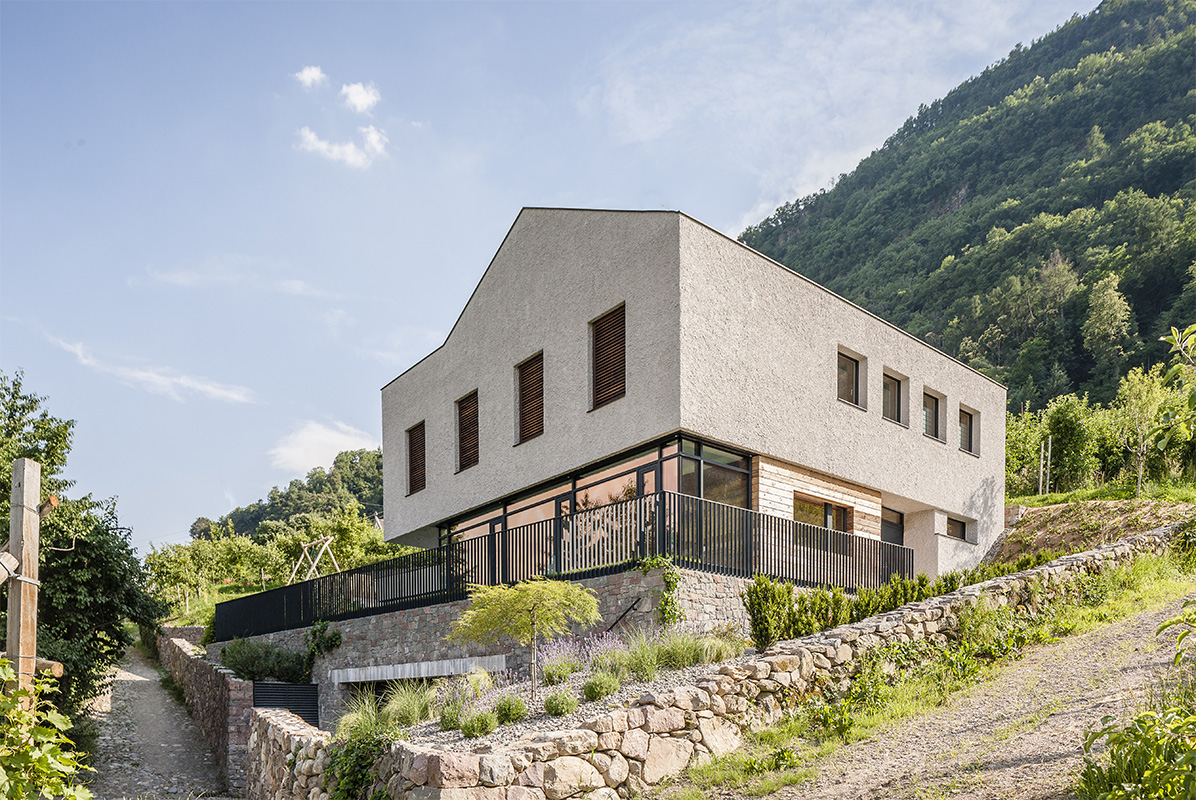 Villa dans les environs de Merano. Une maison de ferme moderne entre tradition et innovation