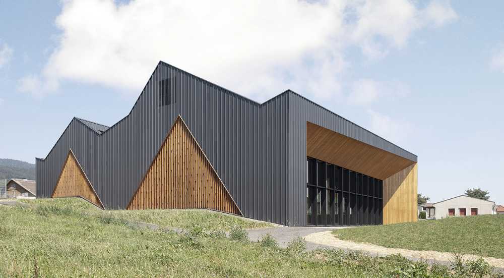 Multifunctional center in wood